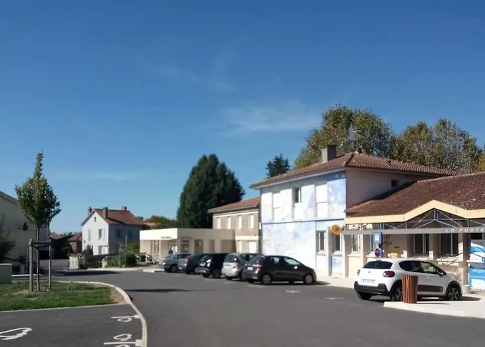 Montemboeuf Centre Town House Free Wifi