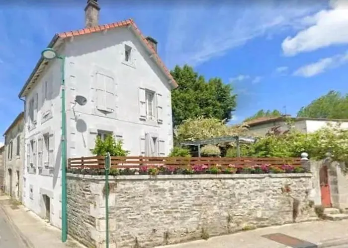Montemboeuf Centre Town House Free Wifi